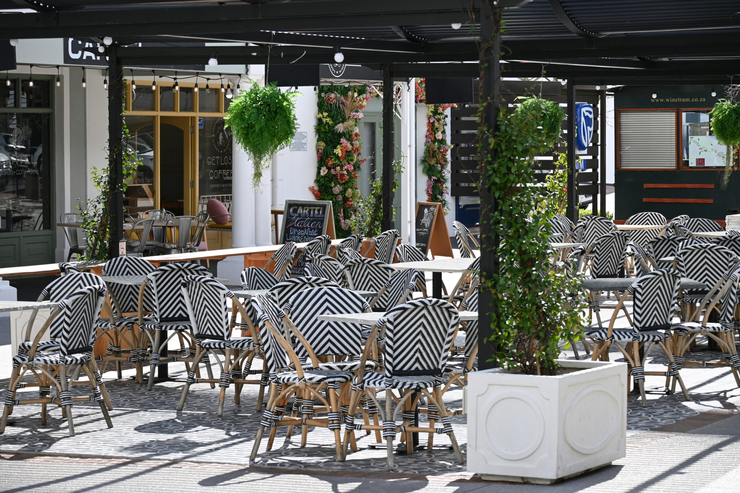 tanya-paquet-q6vDZ48s6iE-unsplash