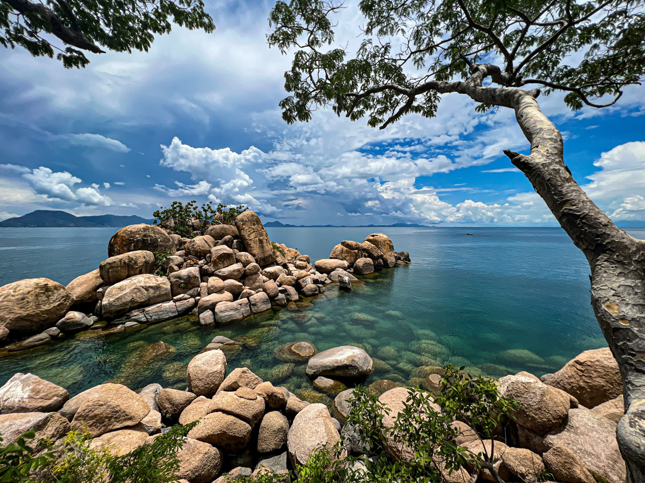 alt="Explore Malawi highlights through Lake Malawi views"